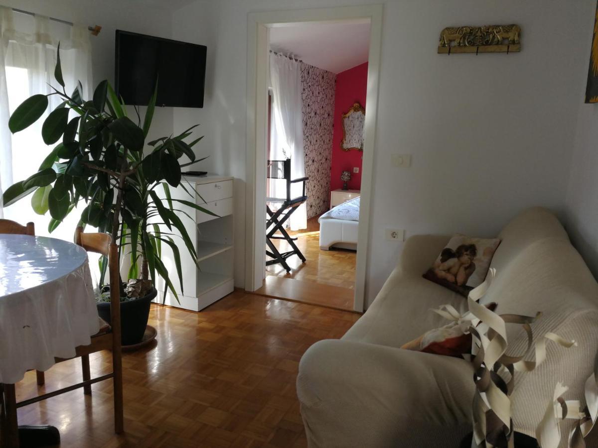 Millenca Apartment Izola Eksteriør billede