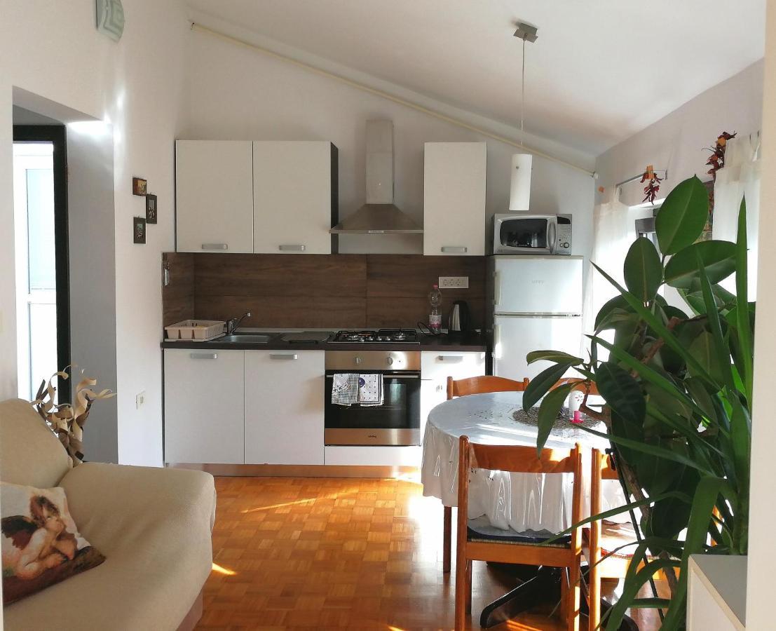 Millenca Apartment Izola Eksteriør billede